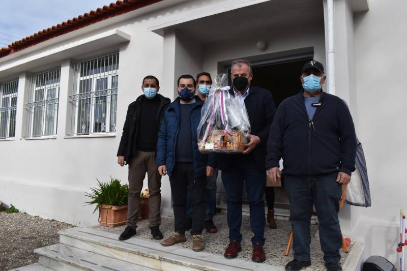 Ο Καρβέλας στη γιορτή του Δημοτικού Σχολείου Χανδρινού