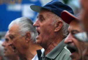 Συγκέντρωση συνταξιούχων στην πλατεία Καλαμάτας