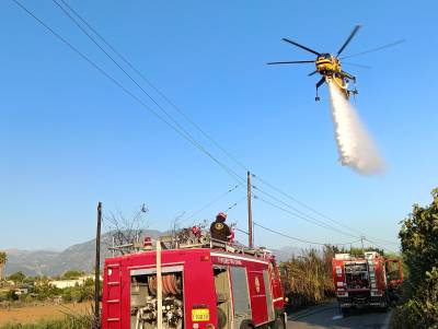 Πυρκαγιά σε έκταση με καλάμια στο Ασπρόχωμα (βίντεο-φωτογραφίες)