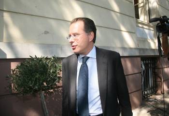 &quot;Καρφιά&quot; Κουμουτσάκου για τους διορισμούς συγγενών ευρωβουλευτών