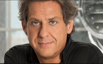 Sas agapo» λέει στους Έλληνες ο Αλαίν Λεφέβρ μ΄ ένα CD