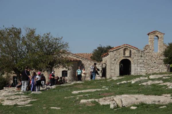 Εκλεψε 600 ευρώ από τηλεοπτικό συνεργείο στη Μονή Βουλκάνου