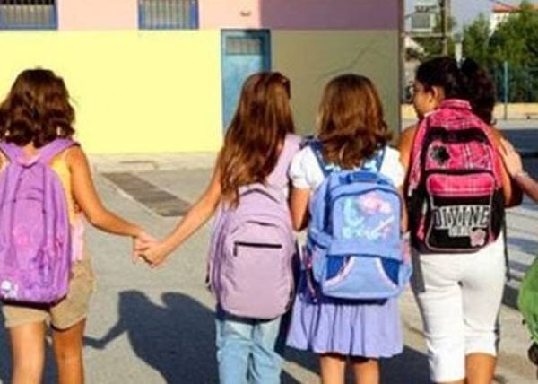 “Από το 2009 η μεταφορά των μαθητών γίνεται με παρατάσεις των συμβάσεων” σύμφωνα με το Γόντικα