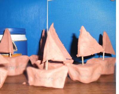 Στη Μαραθούπολη φτιάχνουν καραβάκια για καλό σκοπό