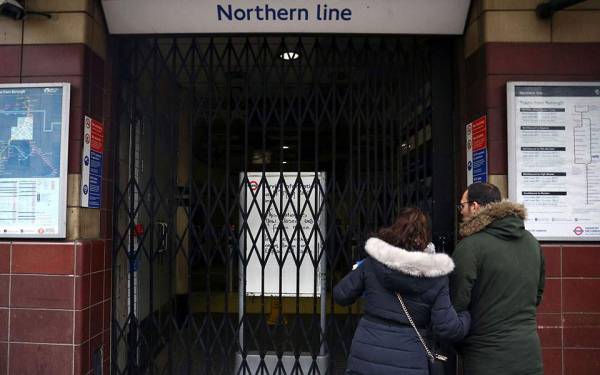 Κορονοϊός: Κλειστοί έως και 40 σταθμοί του μετρό στο Λονδίνο - Η κυβέρνηση προετοιμάζει επιπλέον μέτρα