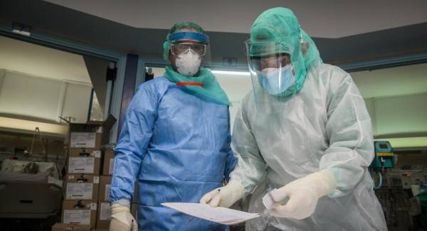 «Βόμβα» Γιαννάκου: Κρούσματα κορονοϊού νοσηλεύονται μαζί με ογκολογικούς ασθενείς στο «Αττικό»