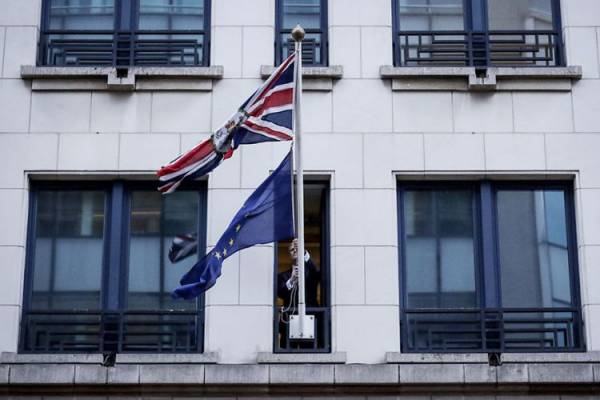 ΕΕ: Η πρεσβεία της Βρετανίας στις Βρυξέλλες κατέβασε τη σημαία της ΕΕ