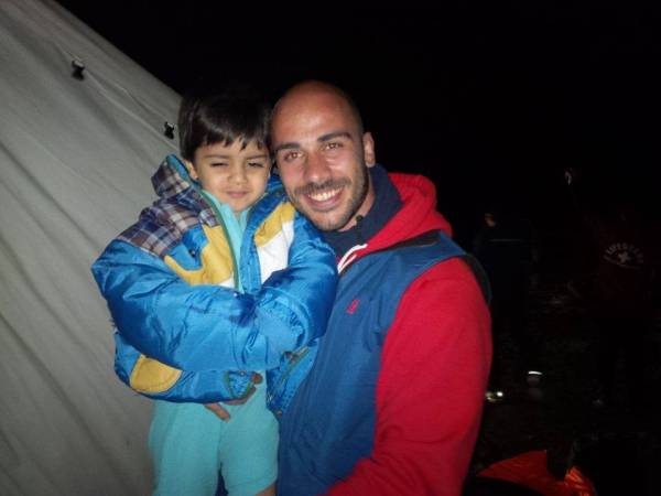 Μεσσήνιος εθελοντής ναυαγοσώστης στη μάχη της διάσωσης προσφύγων στη Λέσβο (βίντεο και φωτογραφίες)