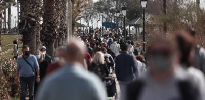Κορονοϊός: Το τέλος των διακοπών φέρνει έκρηξη κρουσμάτων - Ποιες περιοχές «φλερτάρουν» με lockdown