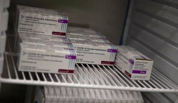 Μόσιαλος για εμβόλιο Astrazeneca: Δεν φαίνεται να πηγαίνουμε σε απόσυρσή του