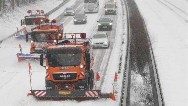 Χάος στις οδικές μετακινήσεις της Βρετανίας από σφοδρή χιονόπτωση