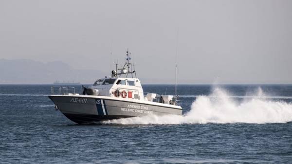 Εισροή υδάτων σε θαλαμηγό σκάφος - Σώοι και καλά στην υγεία τους οι 7 αλλοδαποί επιβαίνοντες