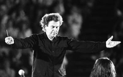 Μίκης Θεοδωράκης: Τα τραγούδια του που έγραψαν ιστορία - Συνέθεσε τον πιο αναγνωρίσιμο ελληνικό ρυθμό διεθνώς (Βίντεο)