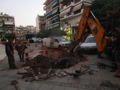 Καλαμάτα: Πρόβλημα υδροδότησης γύρω από τους Ταξιάρχες λόγω βλάβης στο δίκτυο (βίντεο)