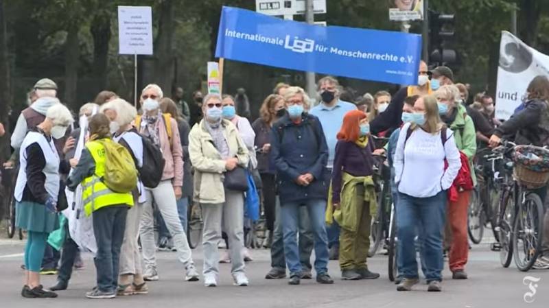 Γερμανία: Δεκάδες χιλιάδες άνθρωποι διαδήλωσαν εναντίον των πολιτικών της άκρας δεξιάς