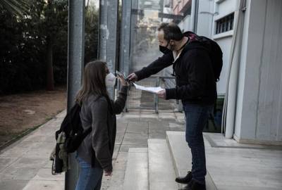 Σχολεία: Από τις 7:00 το πρωί η διάθεση των self test (Βίντεο)