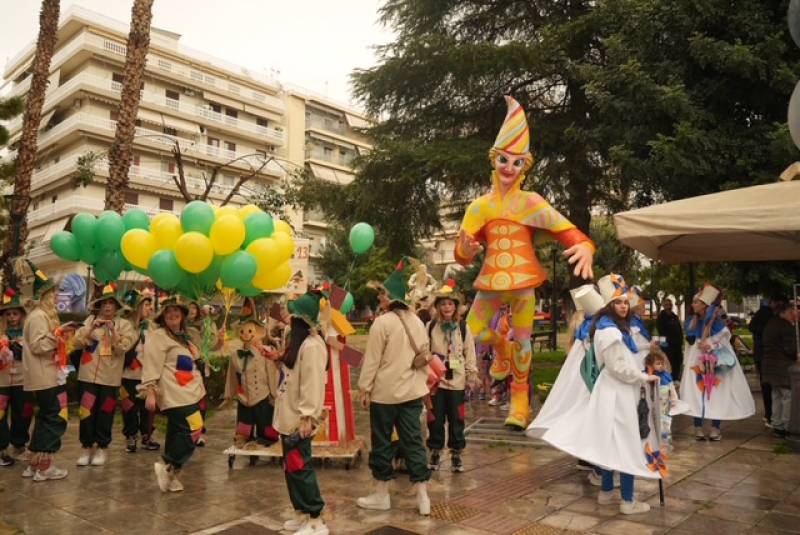 Χρώμα, παιδιά και καρναβαλικός παλμός στην Πάτρα – LIVE το Καρναβάλι των Μικρών από το Ionian TV