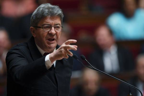 Ο Μελανσόν υπόσχεται να δώσει γαλλική υπηκοότητα στον Ασάνζ εφόσον γίνει πρωθυπουργός