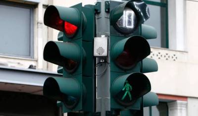 Χαμός σε φανάρι του Βόλου: Άνδρας που καθάριζε τζάμια επιτέθηκε σε γυναίκα γιατί του έδωσε μικρό φιλοδώρημα