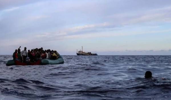 Τουλάχιστον 30 νεκροί μετά από ναυάγιο με μετανάστες στη νότια Ιταλία
