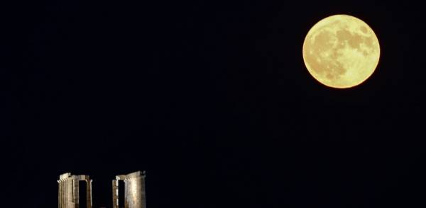 Πανσέληνος και έκλειψη Σελήνης: Πού μπορείτε να δείτε το εντυπωσιακό φαινόμενο