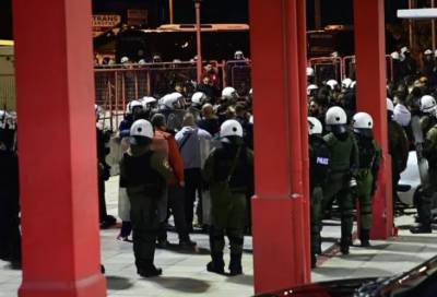 Ρέντη: Συνελήφθη και ομολόγησε 18χρονος για την επίθεση με ναυτική φωτοβολίδα στον αστυνομικό (Βίντεο)