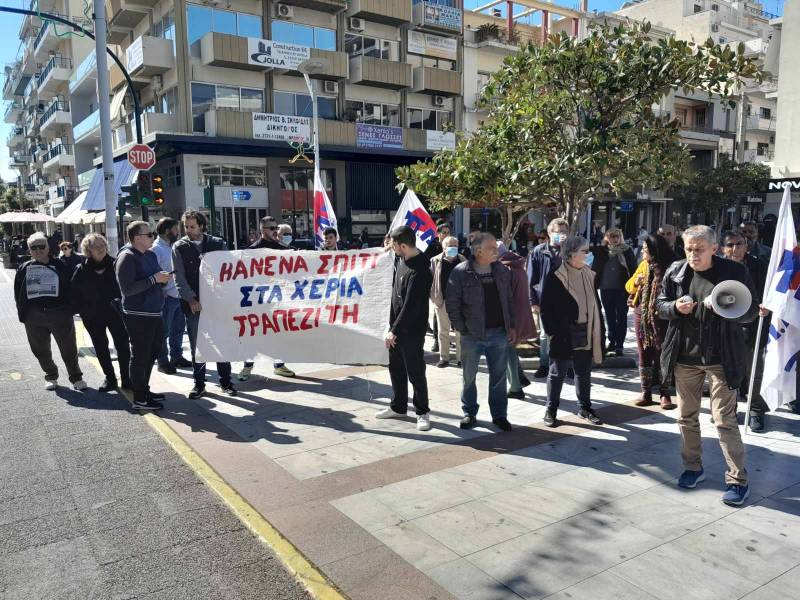 Διαμαρτυρία ΠΑΜΕ και ΚΚΕ για πλειστηριασμό στην Καλαμάτα (βίντεο)