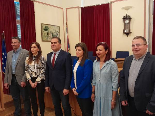 &quot;Δημιουργική Πρωτοβουλία για τον Δήμο Καλαμάτας&quot;: Τους 5 πρώτους υποψηφίους παρουσίασε ο Βασιλόπουλος
