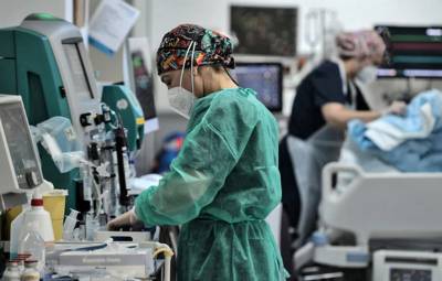 Συναγερμός στον ΕΟΔΥ: 57 θάνατοι, 70 διασωληνωμένοι από κορoνοϊό