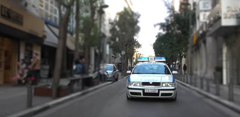 Μήνυμα σε 10 γλώσσες από την Ελληνική Αστυνομία για την αποφυγή συνωστισμού (βίντεο)