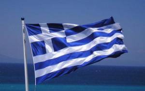 Εκαψαν τη ελληνική σημαία στην πλατεία Καποδίστρια στο Ναύπλιο
