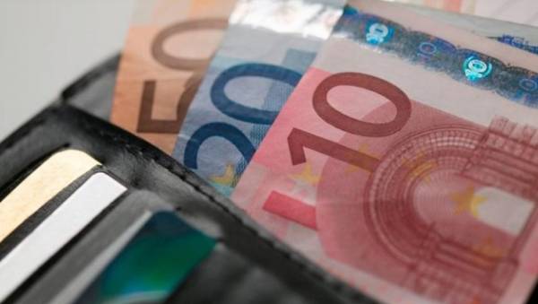 Αύξηση του κατώτατου μισθού - Δεν αποκλείεται να διαμορφωθεί στα 830 ευρώ (Βίντεο)