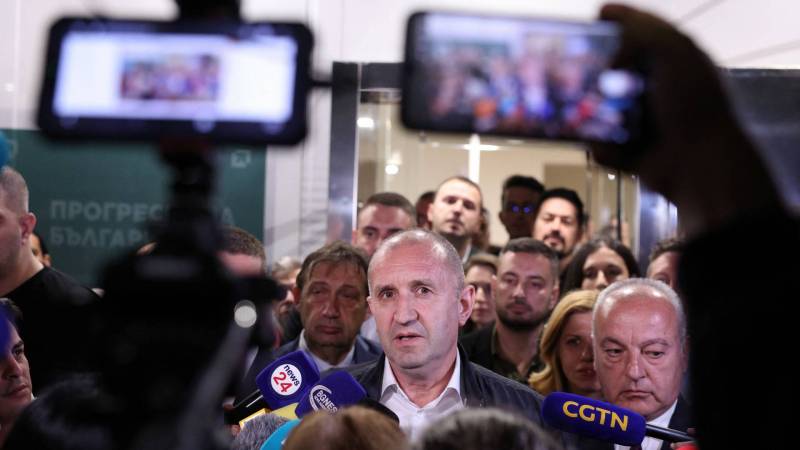 Βουλγαρία: Ποιος είναι ο φιλορώσος νικητής των εκλογών Ρούμεν Ράντεφ (βίντεο)