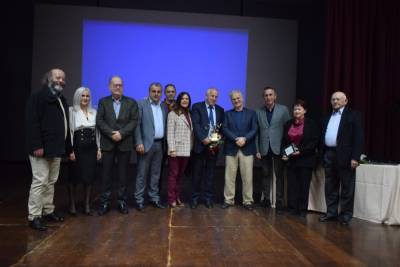 Αναγνώριση της προσφοράς του Αντώνη Παρασκευόπουλου σε πολυπληθή εκδήλωση στην Κυπαρισσία (φωτογραφίες)