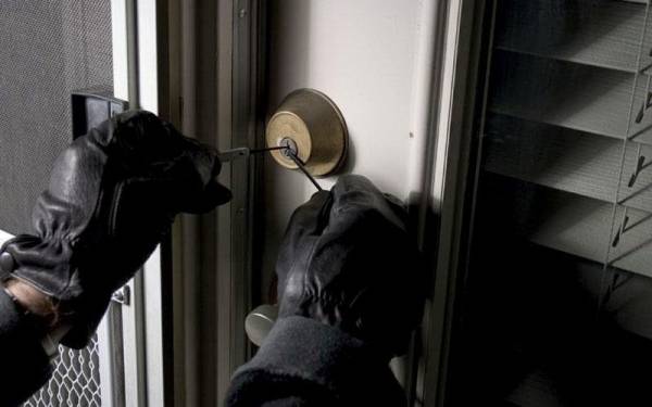 3 τσιγγάνοι μπούκαραν σε σπίτι στην Καλαμάτα για κλοπή  