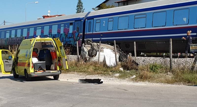 Τρομερό τροχαίο στα Τρίκαλα: Τρένο συνέτριψε αυτοκίνητο - Νεκρή η οδηγός