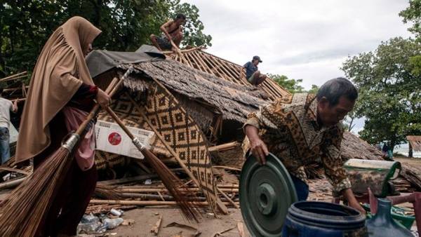 Δραματική αύξηση του αριθμού των νεκρών από το τσουνάμι στην Ινδονησία