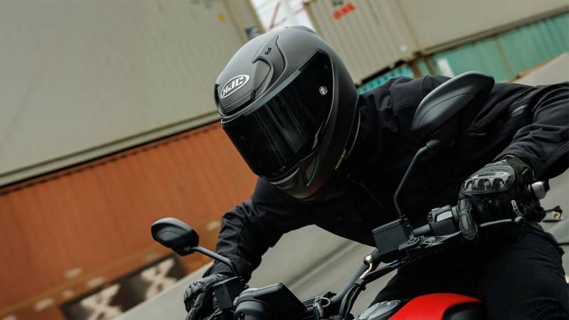 Οδική παιδεία για όλους: Κράνος και μηχανή - Τι προβλέπει ο νέος ΚΟΚ και τι ισχύει για οδηγούς και συνεπιβάτες