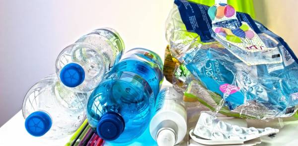 Χατζηδάκης: Τα 9 πλαστικά μίας χρήσης που καταργούνται το 2021