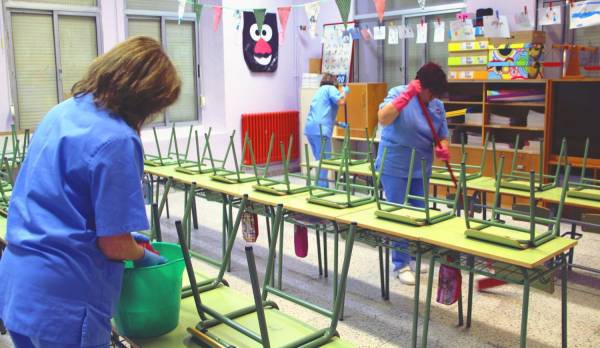 ΥΠΕΣ: Τροπολογία για επιπλέον προσλήψεις καθαριστριών στα σχολεία
