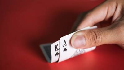 Blackjack: Πώς οι πιθανότητες επηρεάζουν κάθε απόφαση στο τραπέζι