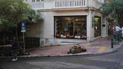 Τζιπ έπεσε πάνω σε θαμώνες εστιατορίου στο Κολωνάκι - 11 τραυματίες, ένας σοβαρά (βίντεο)