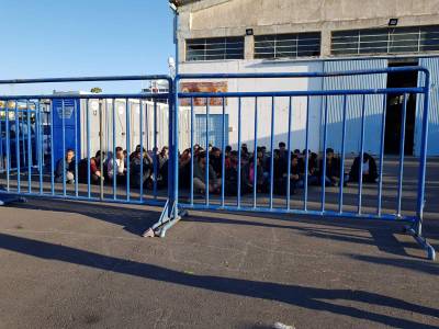 Έφθασαν στο λιμάνι της Καλαμάτας οι 42 μετανάστες