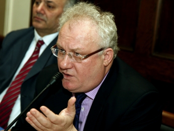 Ο ΠΡΟΕΔΡΟΣ ΤΟΥ ΔΙΚΗΓΟΡΙΚΟΥ ΣΥΛΛΟΓΟΥ ΑΘΗΝΩΝ Γ. ΑΔΑΜΟΠΟΥΛΟΣ ΣΤΗΝ &quot;Ε&quot;  Μονόδρομος  η προσφυγή  κατά του  μνημονίου