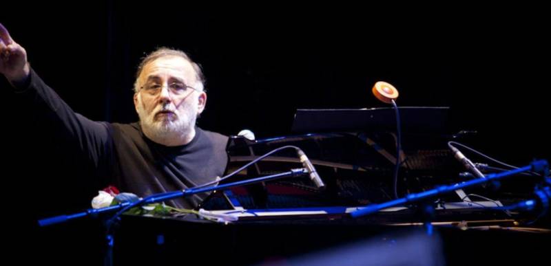 Θάνος Μικρούτσικος: 6 χρόνια χωρίς τον μεγάλο δημιουργό