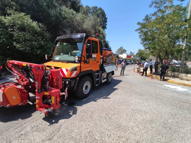 Ο Δήμος Καλαμάτας απέκτησε πολυμηχάνημα επισκευής οδοστρώματος