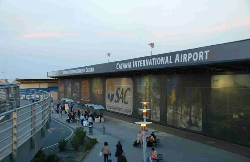 Ιταλία - έκρηξη της Αίτνας: Λειτουργεί και πάλι μεγάλο μέρος του αεροδρομίου της Κατάνια