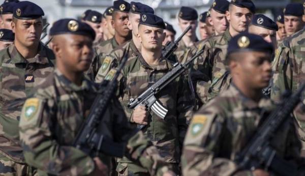 Γαλλία: Στρατιωτικοί προειδοποιούν για εμφύλιο!