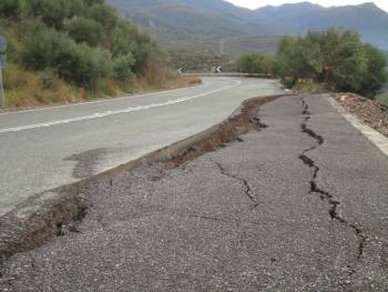 Νέα καθίζηση στην παλιά εθνική οδό Τρίπολης - Καλαμάτας