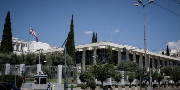 Φωτοβολίδα με μικρό αλεξίπτωτο έπεσε στο ύψος της αμερικανικής πρεσβείας στην Αθήνα
